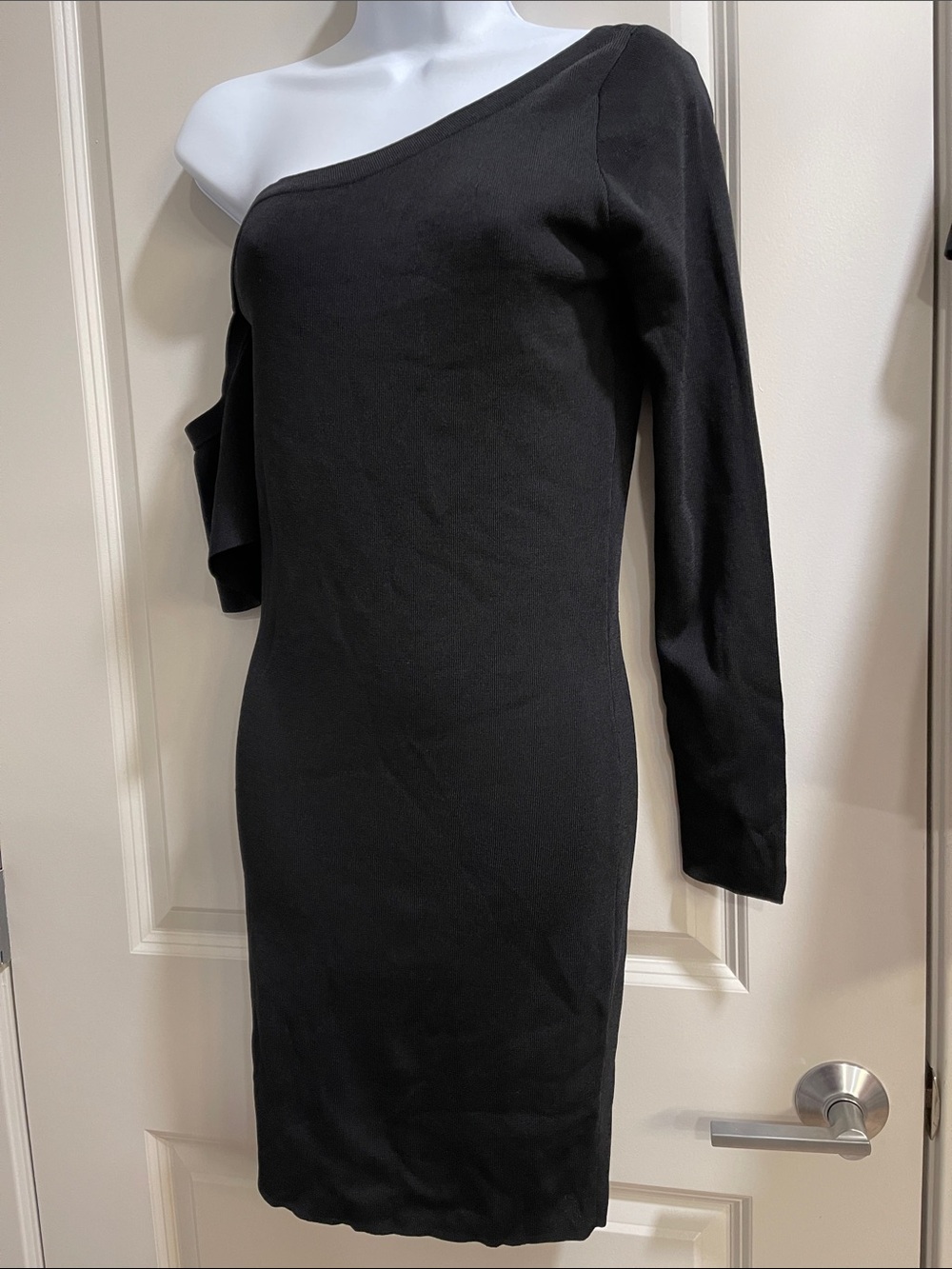 Classic Black One-Shoulder Long Sleeve Dress